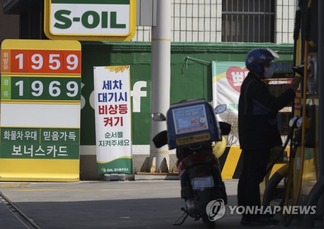 3주 연속 휘발유 가격 하락…이번주 L당 전국 평균 1천977원 3주 연속 휘발유 가격 하락…이번주 L당 전국 평균 1천977원