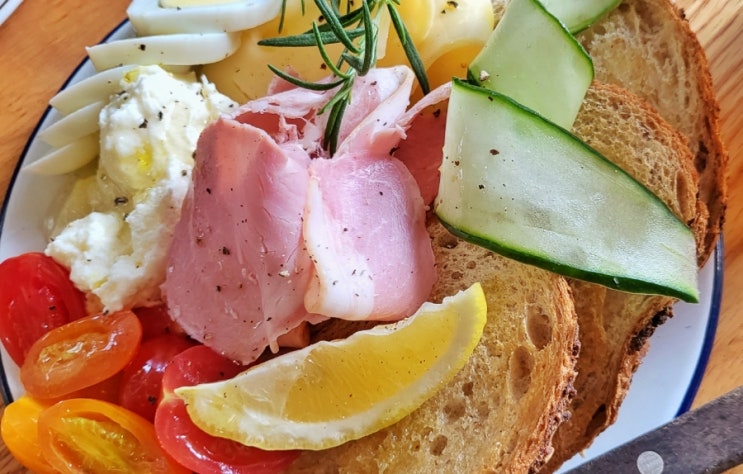  꽁티드툴레아 :: 도산공원/압구정로데오 맛집 브런치카페
