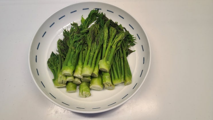 4월 제철, 두릅. 재배두릅과 산두릅. 두릅 데치는 법. 4월 제철, 두릅. 재배두릅과 산두릅. 두릅 데치는 법.