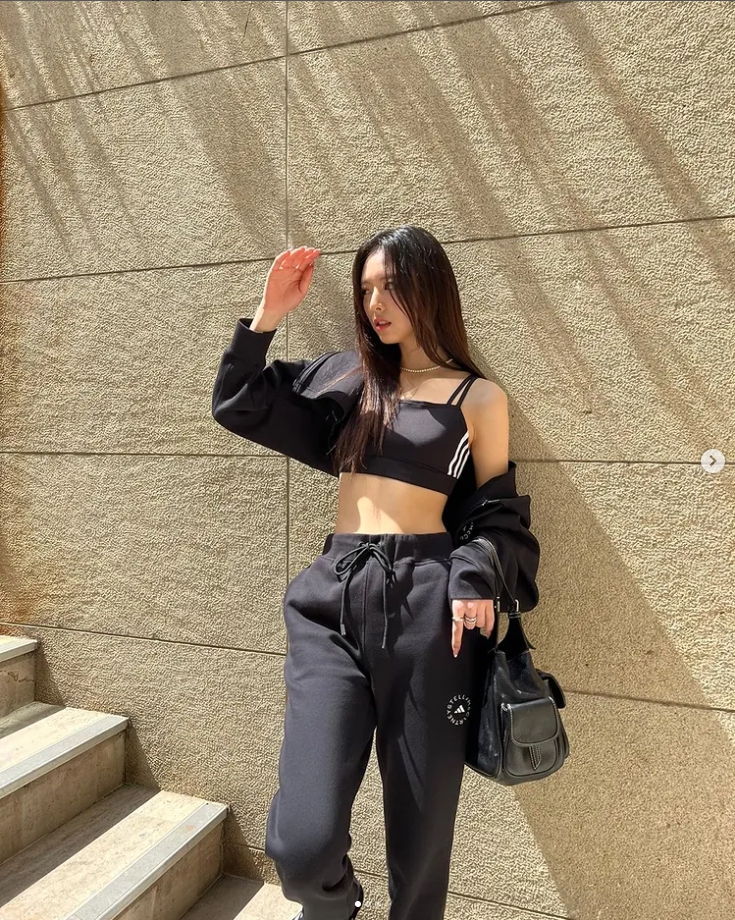 있지(ITZY) 유나, 군살 하나 없는 탄탄한 몸매와 잡힐듯한 개미허리가 눈길 있지(ITZY) 유나, 군살 하나 없는 탄탄한 몸매와 잡힐듯한 개미허리가 눈길
