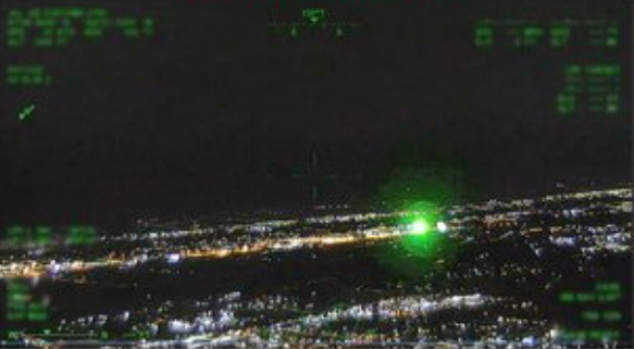 시애틀공항, 의문의 녹색광선 공포…미 FBI 현상금 걸었다