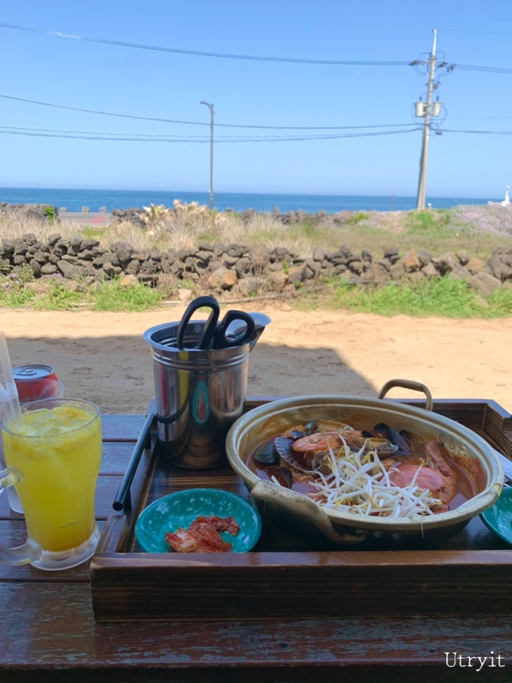  배고프면, 신선한 해산물이 가득한 제주 문어라면 맛집
