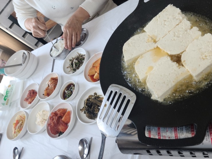  강원도 인제에서 현지 주민이 알려준 손두부 맛집인 [고향집] 입니다.
