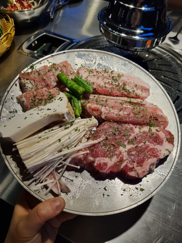  신당역 중앙시장 루프탑이  있는 와인숙성고기맛집 신당육