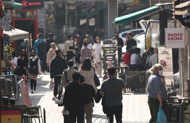 손영래 "거리두기 해제, 코로나19 종식 아냐…확진자 7일 격리는 시행"