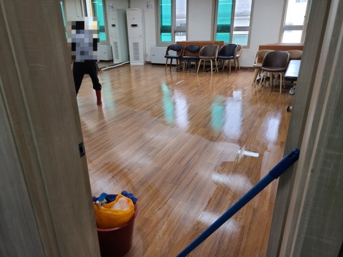 '거리두기 해제' 노인복지시설도 25일 운영 재개…어르신 맞이 분주 '거리두기 해제' 노인복지시설도 25일 운영 재개…어르신 맞이 분주