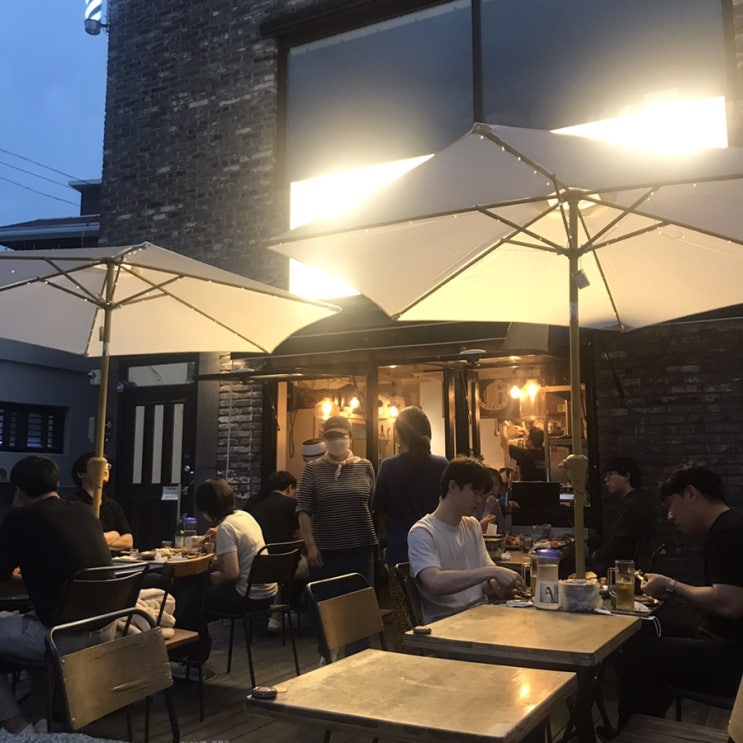  [애견동반식당] "김주부후라이드를튀기다" 서강대역,. 홍대입구역 연남동 경의선 숲길 책거리에 위치한 치킨집