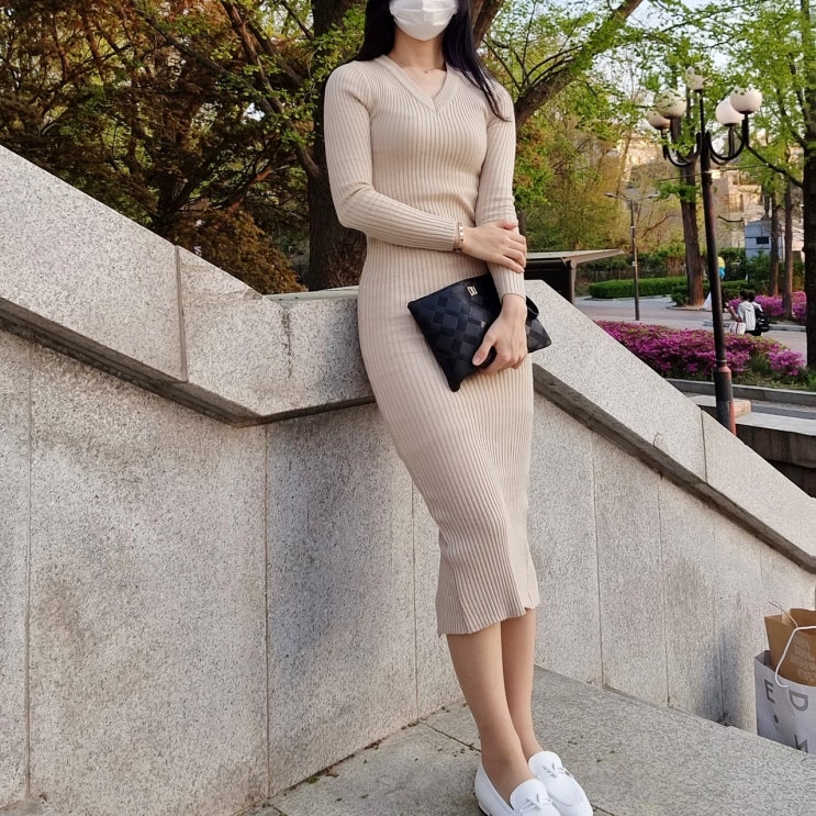 골지롱원피스 비비드빈 슬림핏의 여성스러운 코디하기 골지롱원피스 비비드빈 슬림핏의 여성스러운 코디하기