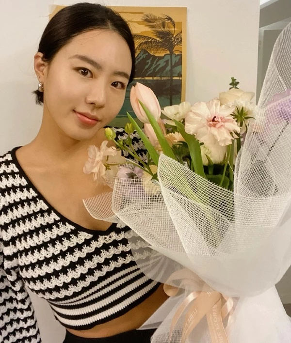 전 스피드스케이팅 500m 세계신기록 세운 이상화, 9년째 깨지지 않은 기록 인증하며 자축 전 스피드스케이팅 500m 세계신기록 세운 이상화, 9년째 깨지지 않은 기록 인증하며 자축
