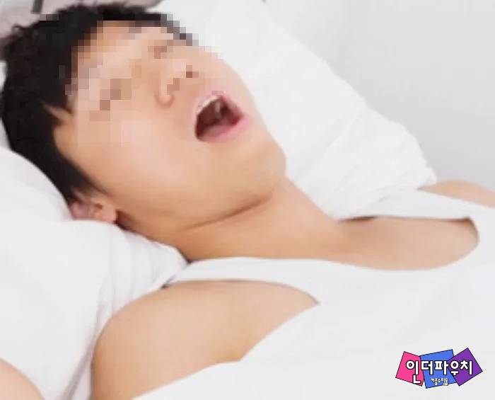  코 대신 '입'으로 숨 쉬는 습관 지금 당장 고쳐야 하는 이유 숙면보조밴드로 해결가능 비앤숨