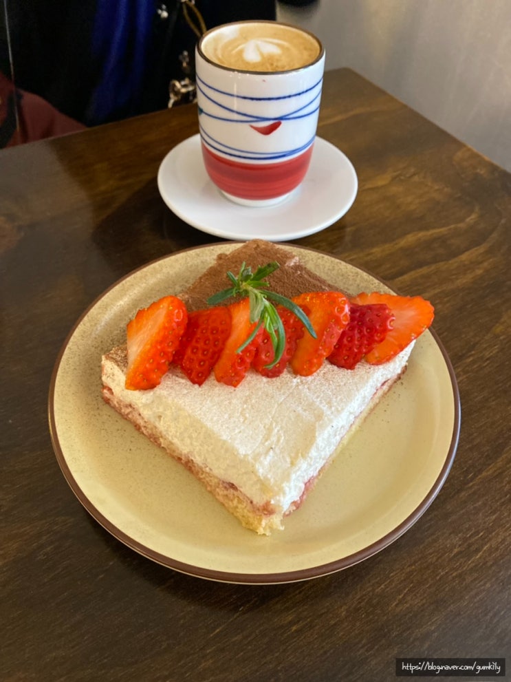  커피가 맛있는 범계 카페 - 카페조각️