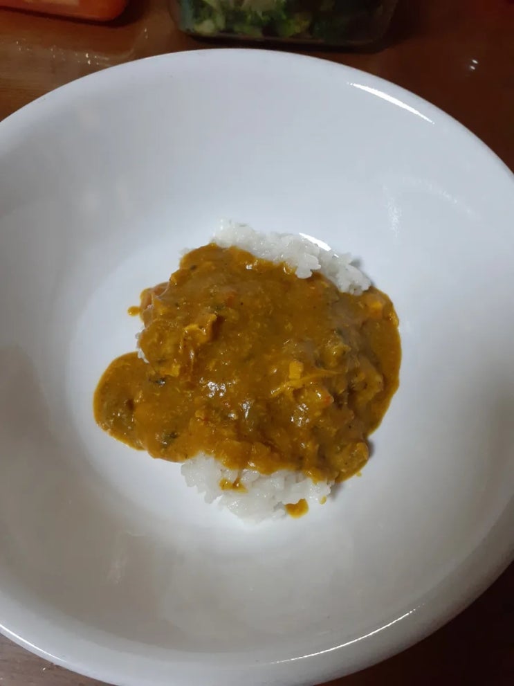  푸팟퐁 커리와 야채국, 밸리건물