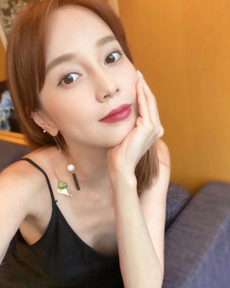 슈가 출신 아유미, 과거 황정음과의 불화설에 대해 직접 입을 열었다 "정음이 성격이..." 슈가 출신 아유미, 과거 황정음과의 불화설에 대해 직접 입을 열었다 "정음이 성격이..."