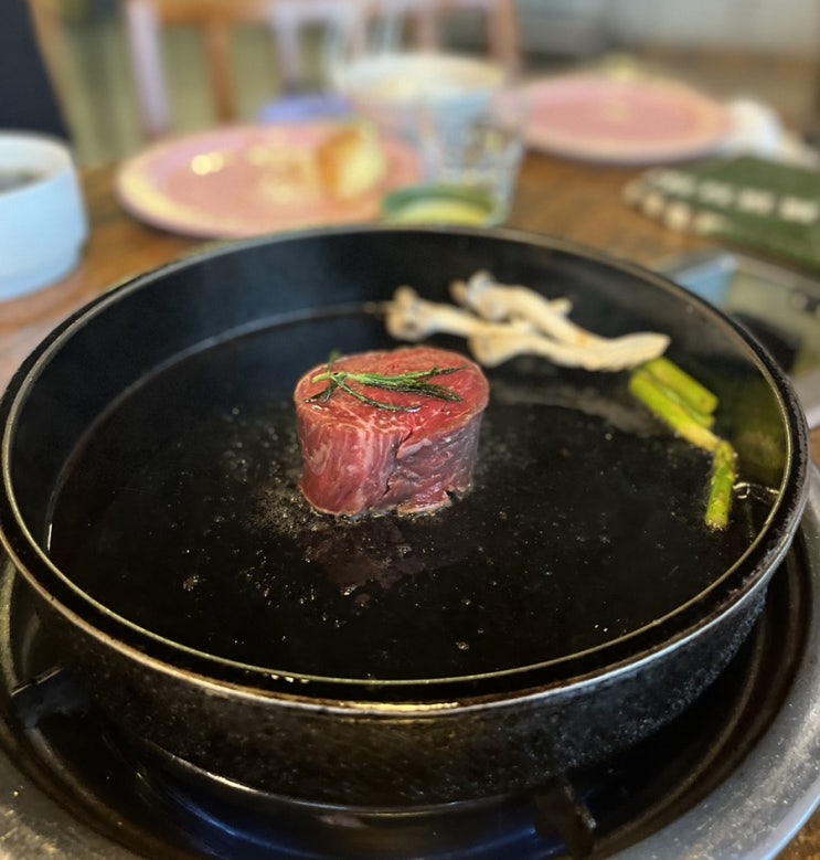  잠실 소고기 데이트 | 도쿄등심에서 한우구이 옴뇽뇽