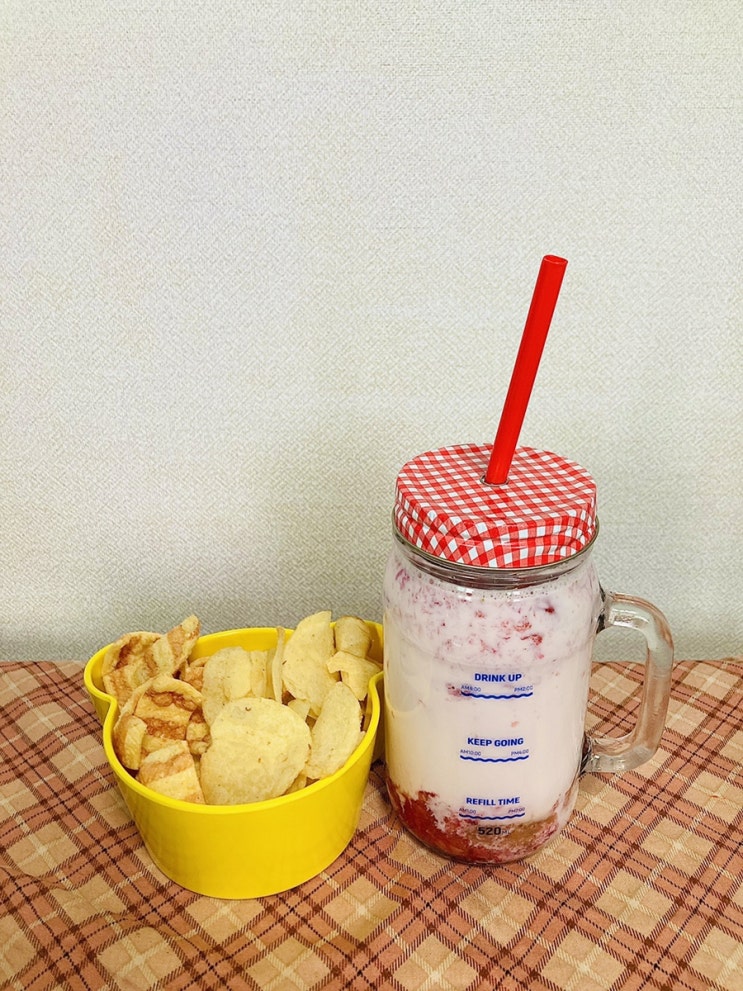  자취생 큰 마음 먹고 장 봐서 요리한다. (딸기라떼, 알배추찜, 치즈밥)