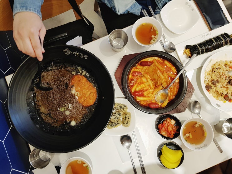 공덕역 프리미엄 분식집 &lt;여우애김밥&gt; 셋이서 신나게 메뉴 냠냠굿