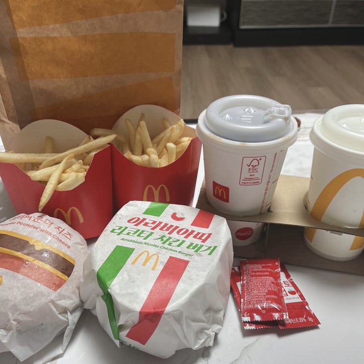 맥도날드 아라비아따 리코타 치킨버거 솔직 후기 맥도날드 아라비아따 리코타 치킨버거 솔직 후기