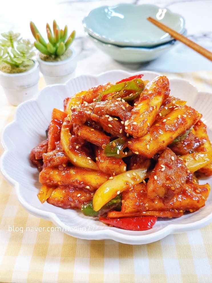 돼지고기떡볶음 고기떡볶이 레시피 떡 돼지고기 매운양념의 밥반찬 술안주 요리