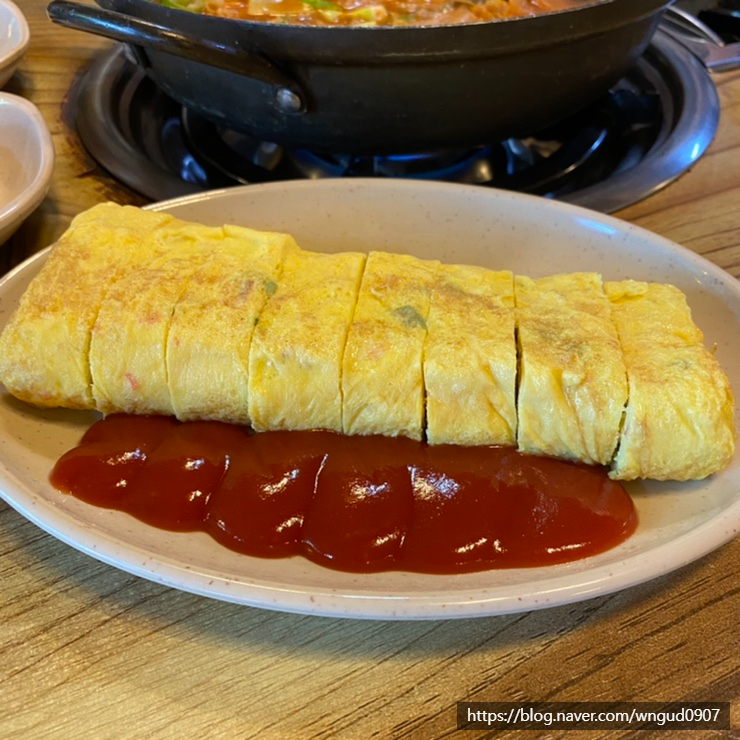  강남역 점심 김치찌개 계란말이 통돼지두루치기