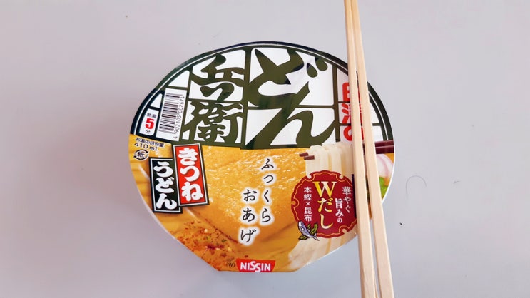 닛신 돈베이 키츠네우동(유부우동)은 제대로 맛을 낸다. 그렇다면 일본의 칼국수는?