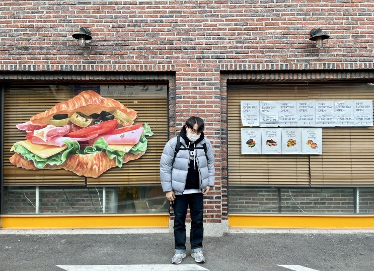  [DDP 동대문역사문화공원역 카페] 무채색 공간에서 향과 음악에 취할 수 있는 곳 "티프(TIFFF)"
