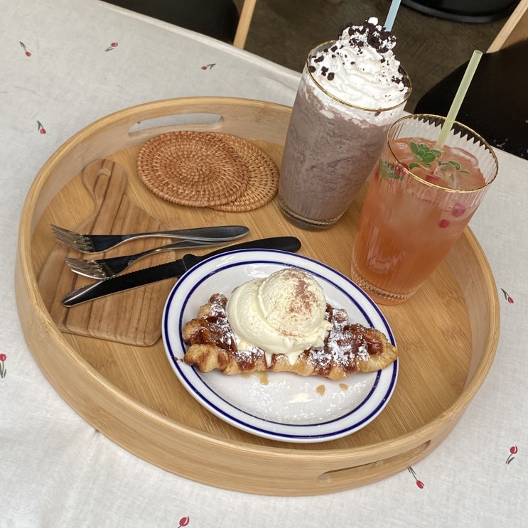  강릉 교동에 있는 애견동반 & 크로플 맛집 [커피로움 강릉점]