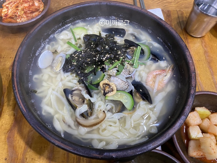  진해 오가리수제비칼국수 해물칼국수에 인삼동동주