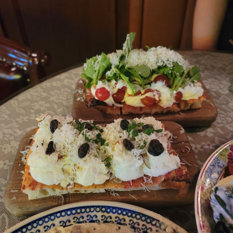  [수원역 맛집] 레트로 감성의 파스타 샐러드 로마피자 맛집 수원역 '화양가옥' 수원역본점