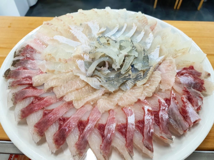  부산대 맛집 - 가성비 최고,  푸짐한 장보고횟집에서