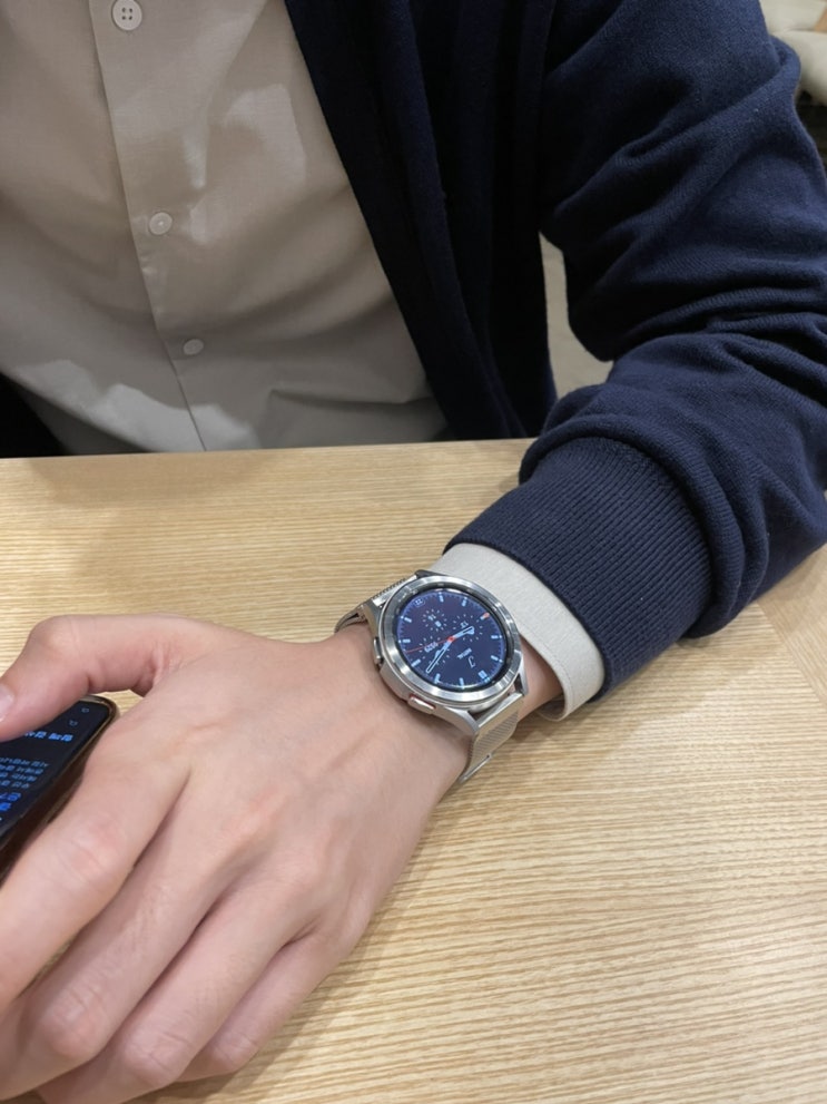 [패션잡화/내돈내산] 갤럭시워치4 클래식 46mm 리뷰 - 손목둘레 17cm 남자에게도 찰떡