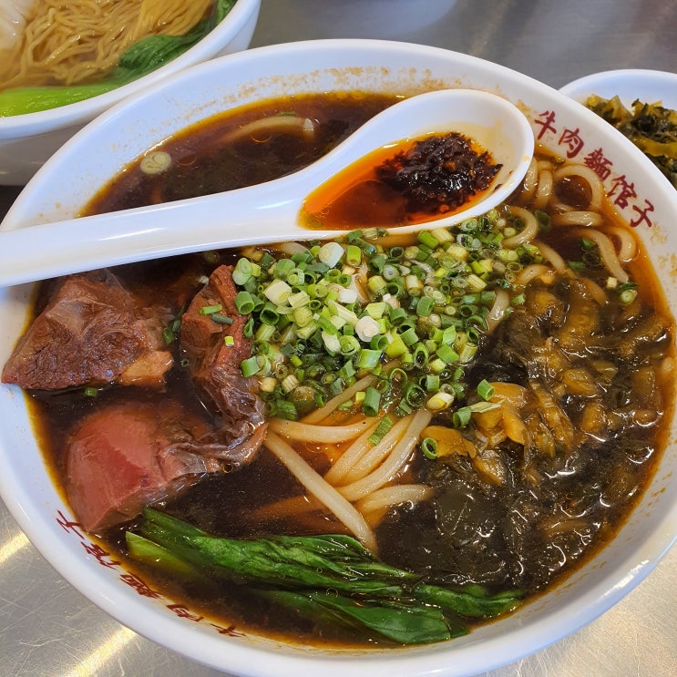 [부산/남천동] 대만 현지 느낌이 물씬나는 대만식 우육면 맛집 '뉴러우멘관즈'