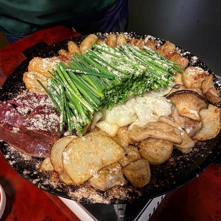 연신내:: 투쁠한우 육회가 서비스로 나오는 소곱창집, 로타리곱창타운! 대파김치도 미쳤음 연신내:: 투쁠한우 육회가 서비스로 나오는 소곱창집, 로타리곱창타운! 대파김치도 미쳤음