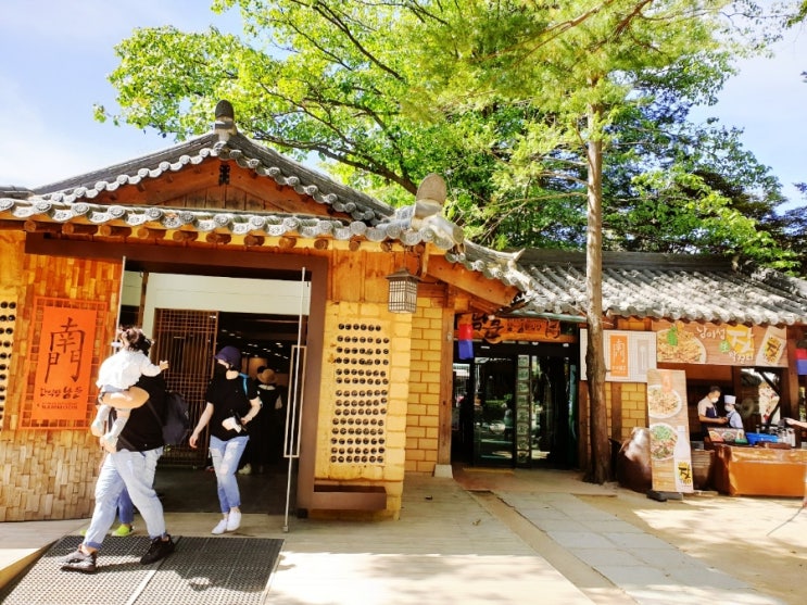 넓고 깨끗한 남이섬 한정식 남문식당에서 든든한 한 끼 넓고 깨끗한 남이섬 한정식 남문식당에서 든든한 한 끼