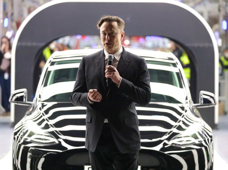  Elon Musk says he has secured the money to buy Twitter
