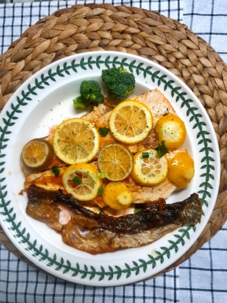  연어스테이크구이, 연어껍질튀김 고소하고 감칠맛나는 레시피