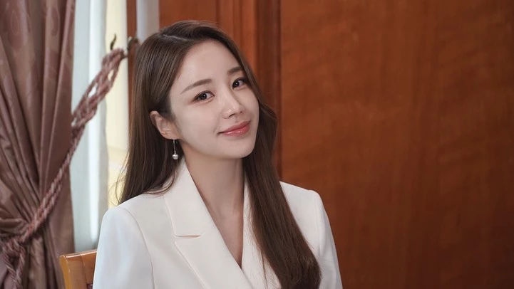 배우 윤진이, '유흥업소 출신+매니저 갑질' 루머에 해명 글 남겨 "학생과 배우 외에 어떠한 일도..." 배우 윤진이, '유흥업소 출신+매니저 갑질' 루머에 해명 글 남겨 "학생과 배우 외에 어떠한 일도..."