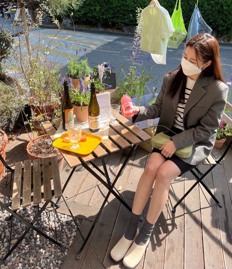 데일리룩 헤더먼트 자켓,jwpei  쥬페이 eva숄더백 ,블랙반바지,코디(봄패션) 보마켓,비욘드문