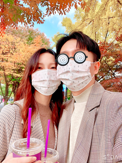  올림픽공원의 가을_시밀러룩 커플 사진