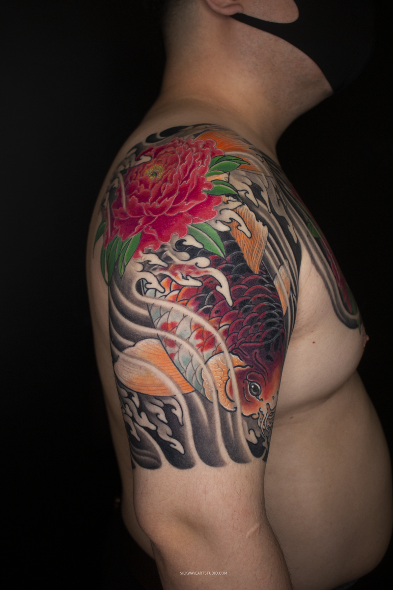 잉어 가슴 반팔 타투를 소개합니다🎏 (비단 잉어, 모란 꽃), 안양 실크 웨이브 : 네이버 블로그, image size:800x1200