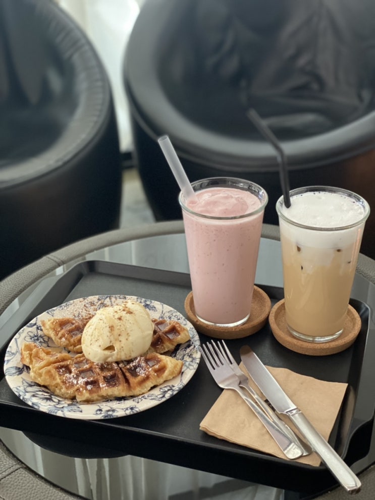  크로플이 찐맛인 양재카페 도킹