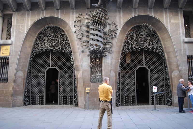 스페인 바르셀로나 여행10] 가우디 건축(5) 레이알 광장 가로등과 구엘 저택 : 네이버 블로그