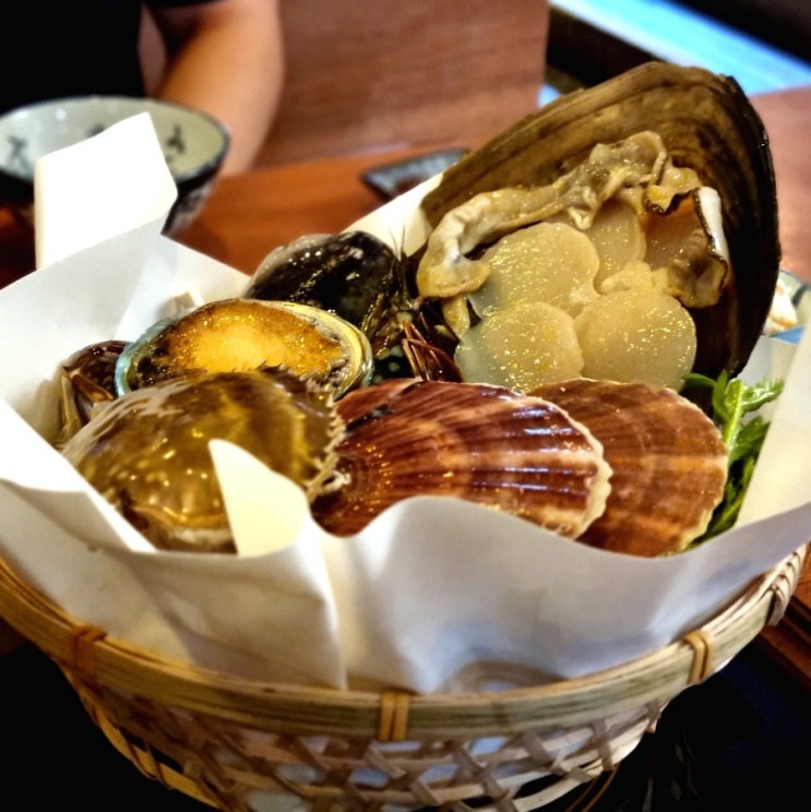 청담 이자카야 : 다양한 해산물 요리를 즐길 수 있는 고급 술집