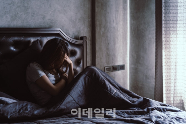 코로나 확진 후 잠 못이루는 밤 늘었다…왜? 코로나 확진 후 잠 못이루는 밤 늘었다…왜?