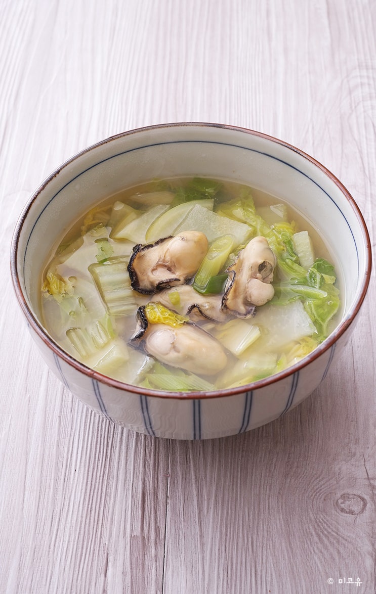 국물 맛이 끝내주는 굴 배추국 만들기