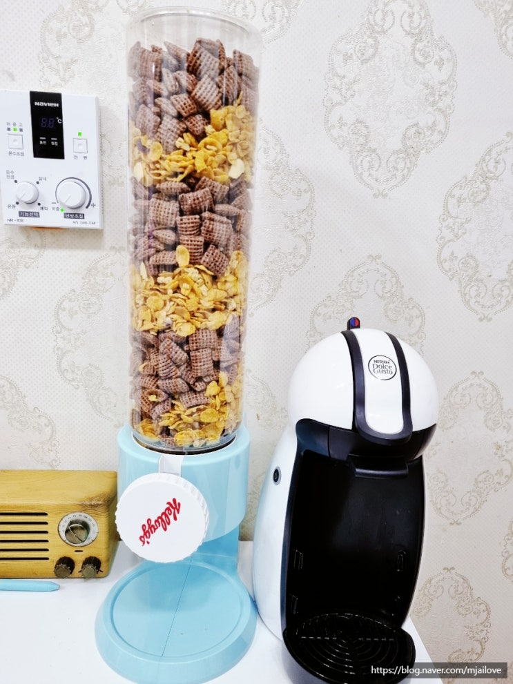 넘 예쁜 민트색 캘로그 시리얼 디스펜서 취향저격 넘 예쁜 민트색 캘로그 시리얼 디스펜서 취향저격
