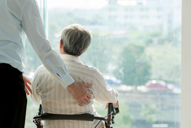 장애복지와 노인복지 사이… 요양 사각지대에 놓인 고령 장애인