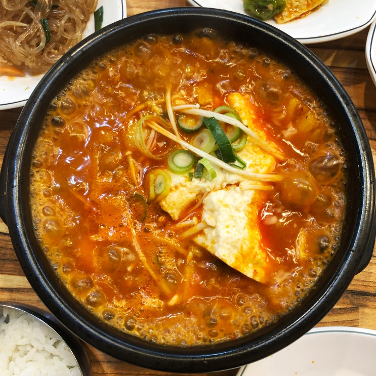  국산콩으로 만든 순두부찌개 합정동 콩청대