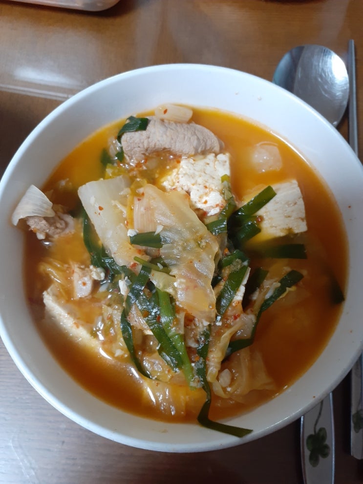  비빔국수, 김치찌개, 병원, 편의점, 열무김치