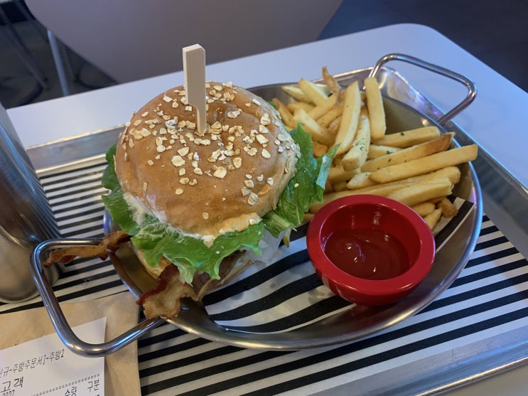 강남역맛집/수제버거와 맥주를 즐길 수 있는- 버거파이브 버거펍