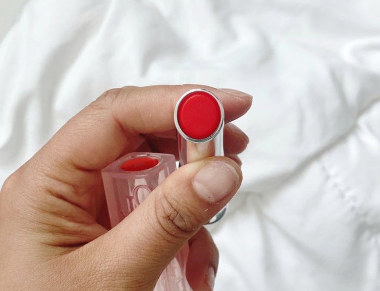  디올 서울스칼렛 DIOR 어센틱 립글로우 웜톤 발색